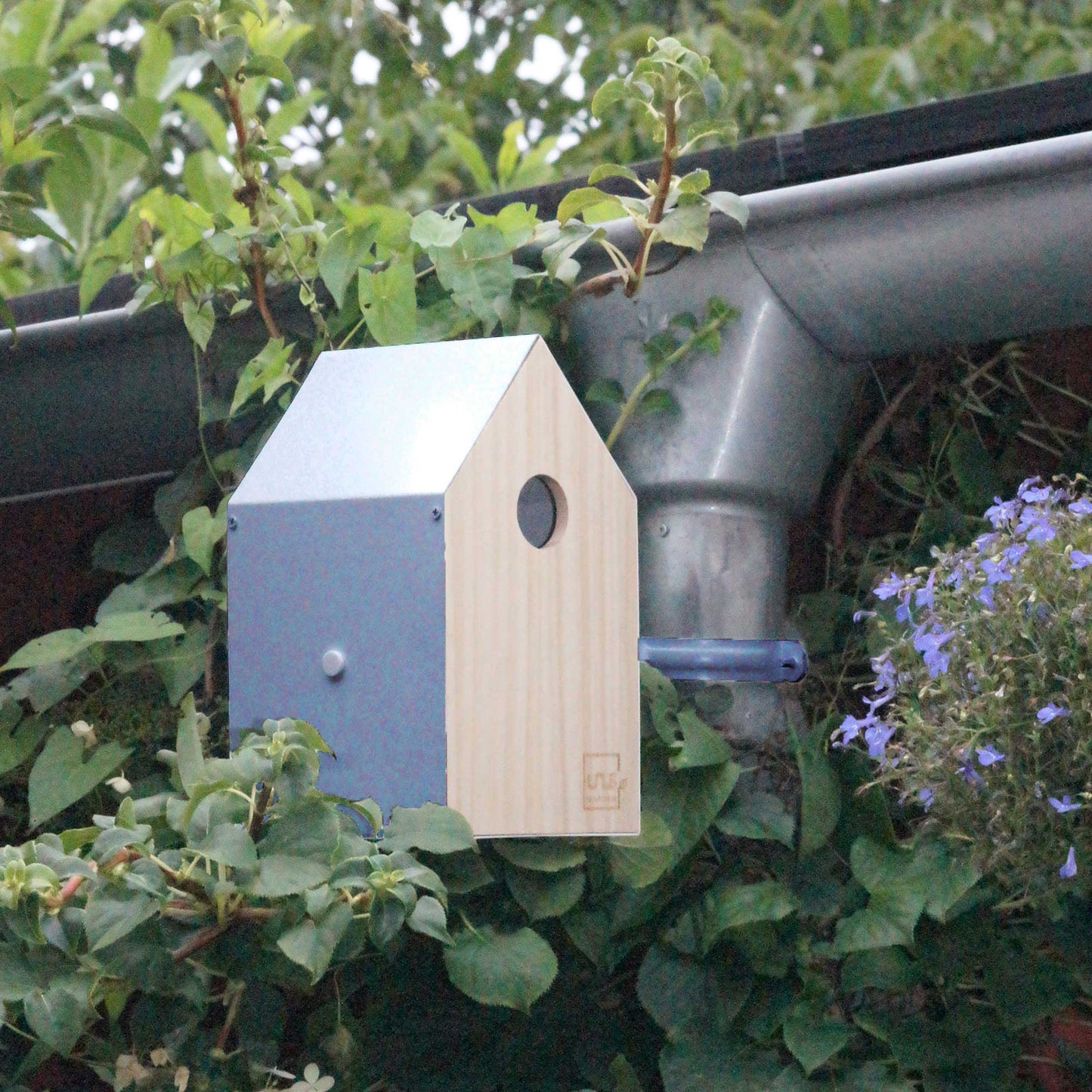 Vogelhaus Nistkasten viele Befestigungsmöglichkeiten grau