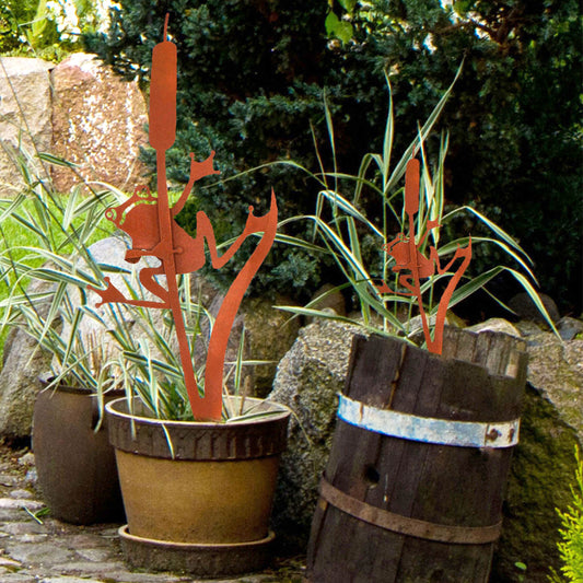 Gartenstecker Rost Frosch auf Schilf