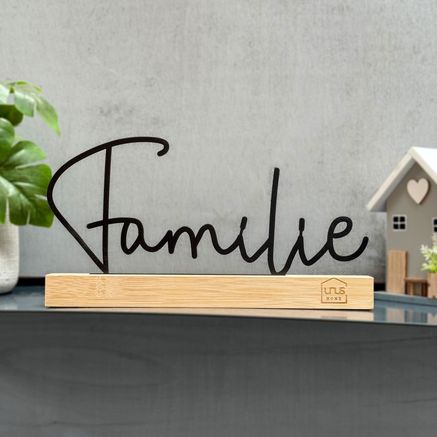 Aufsteller Schriftzug "Familie" in schwarz