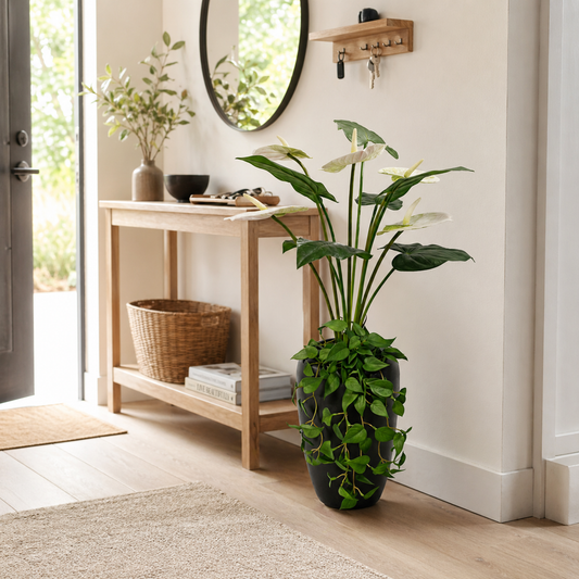 Kunstblume mit Vase Anthurium weiß mit Efeu hängend 77 cm