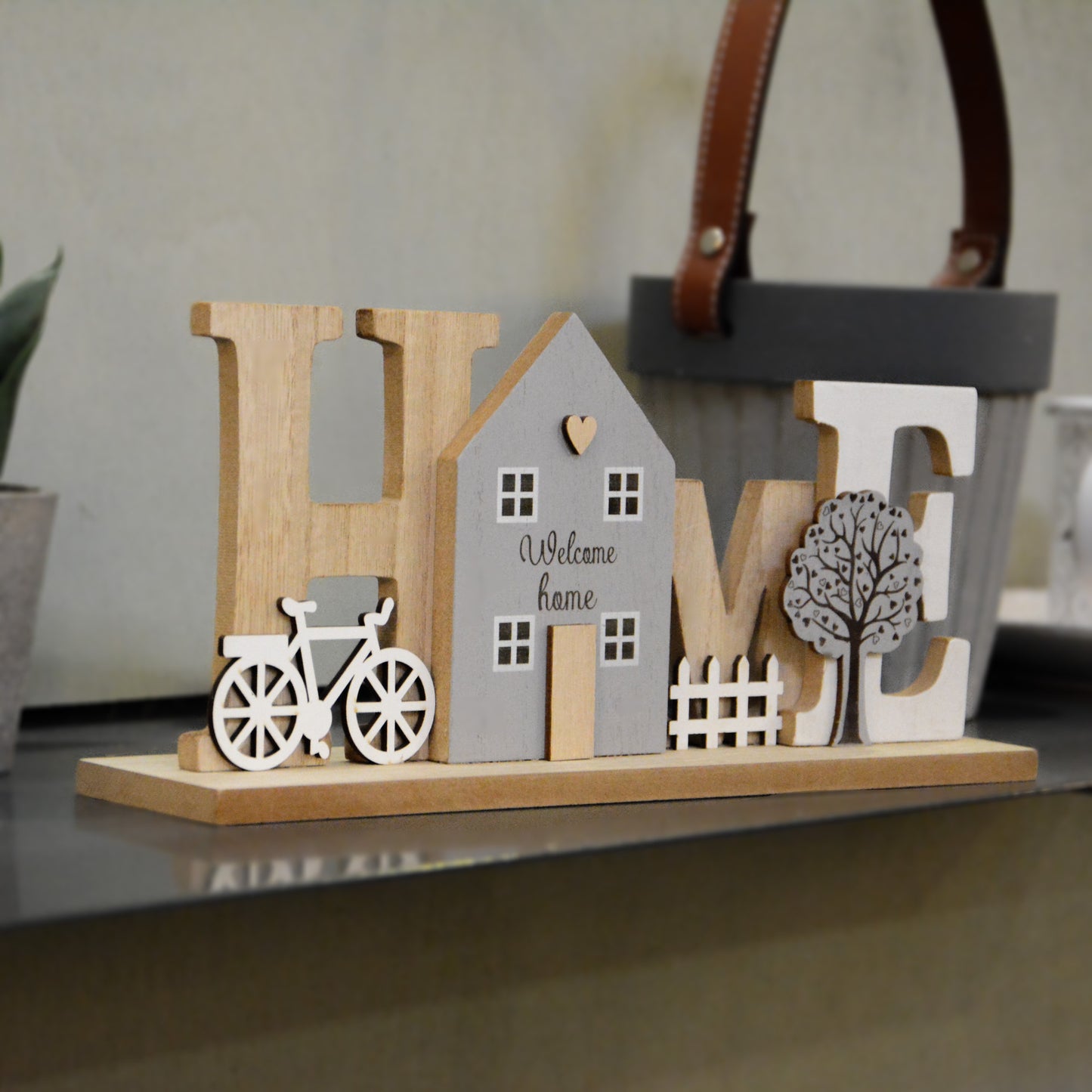 Holzaufsteller "HOME" Schriftzug