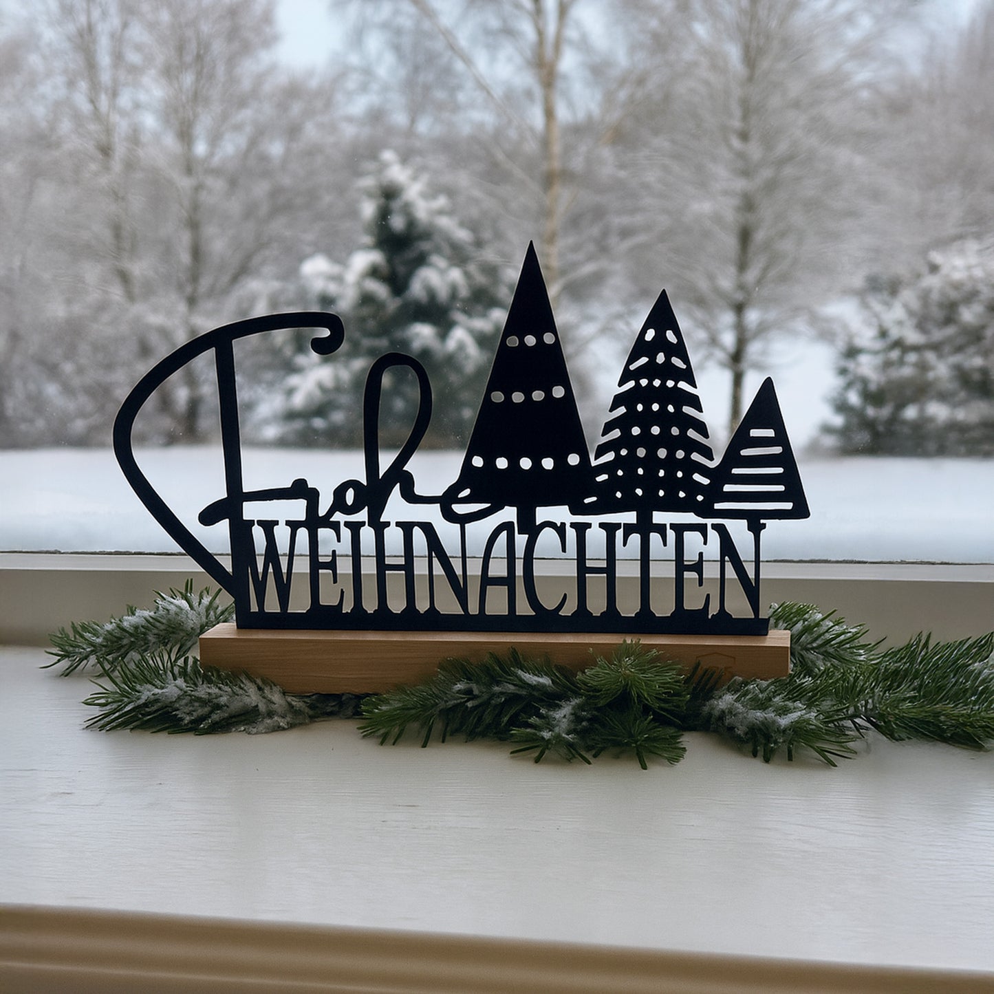 Aufsteller "Frohe Weihnachten" mit Tannenbäumen