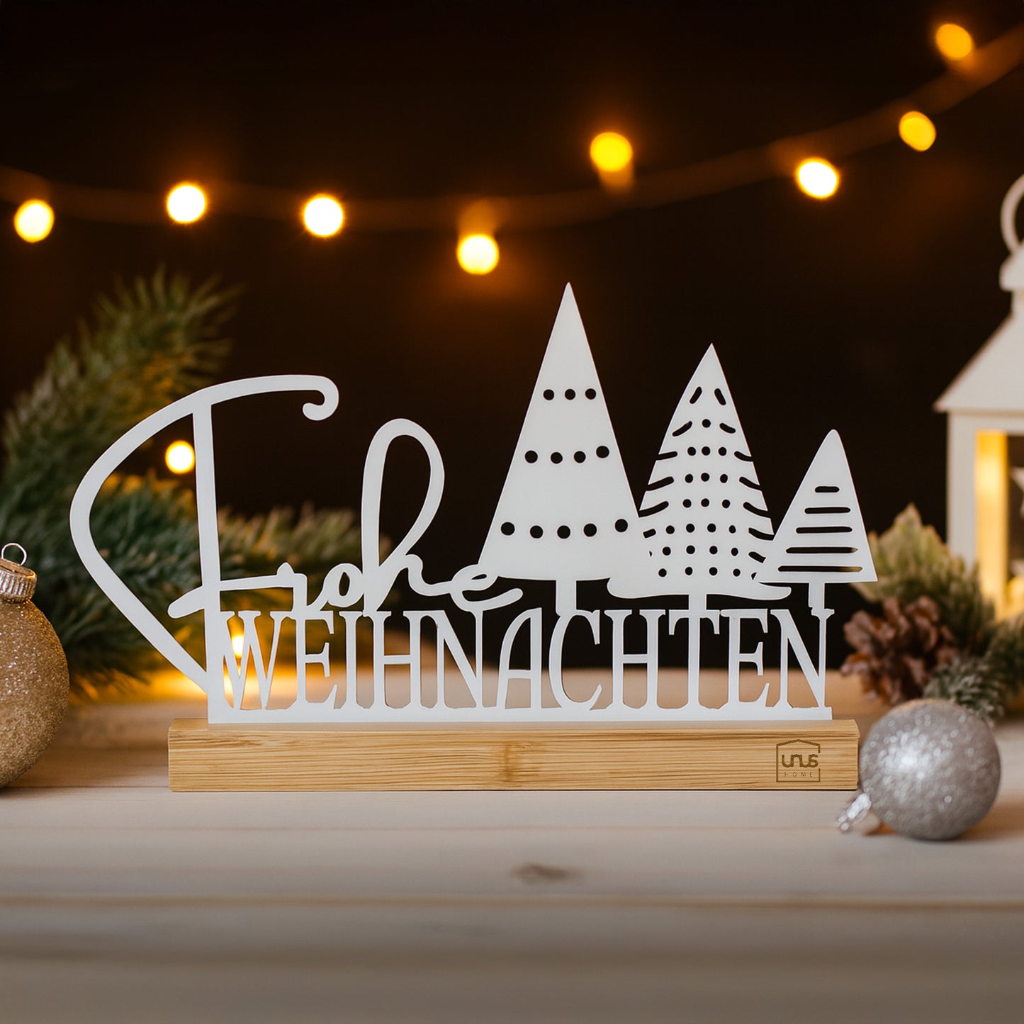 Aufsteller "Frohe Weihnachten" mit Tannenbäumen