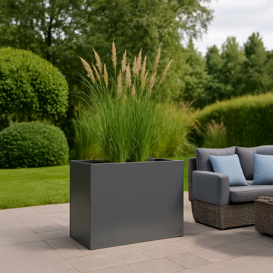Pflanzkübel aus Metall in verschiedenen Größen