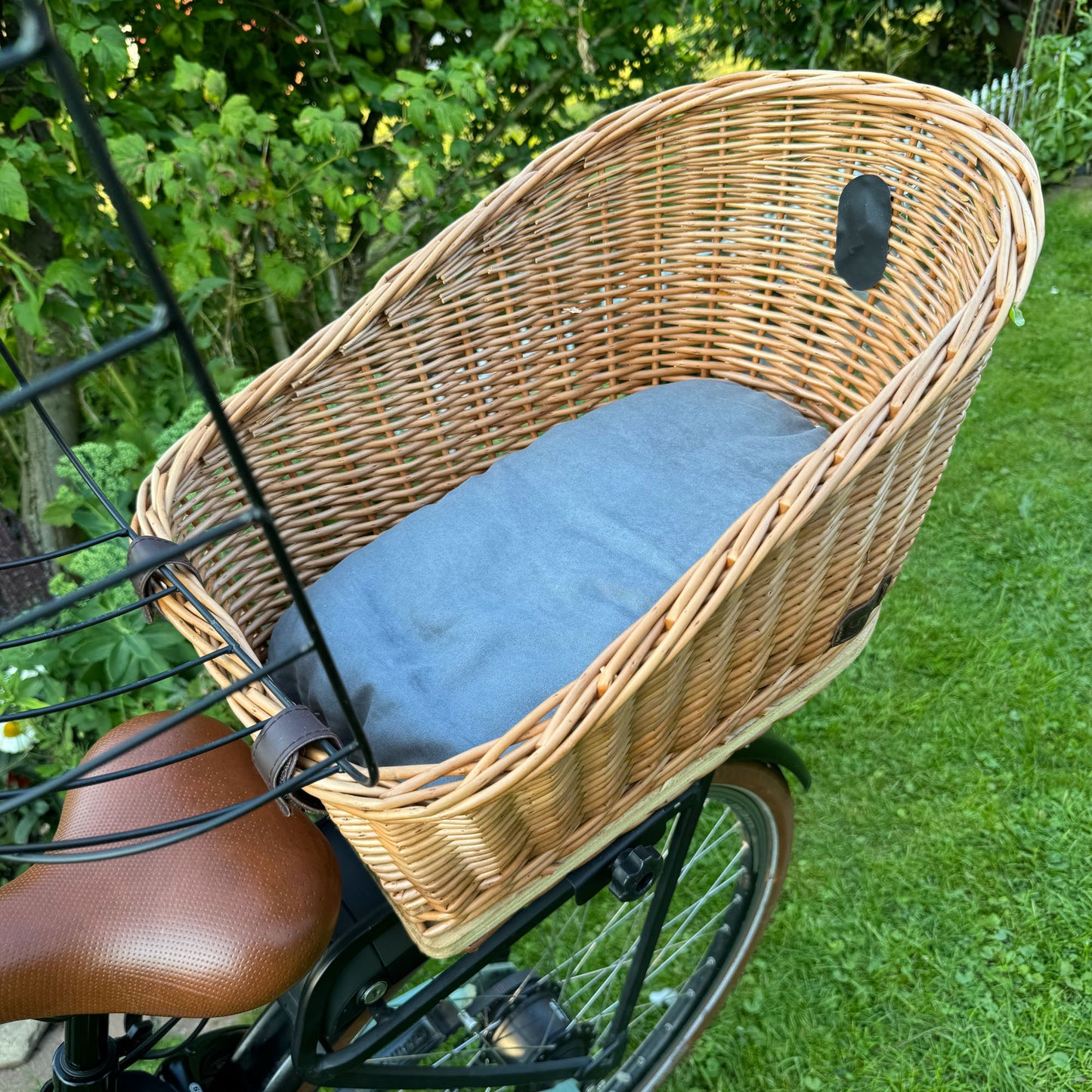 Fahrradkorb Weide Haustier für hinten oval mit Gitter