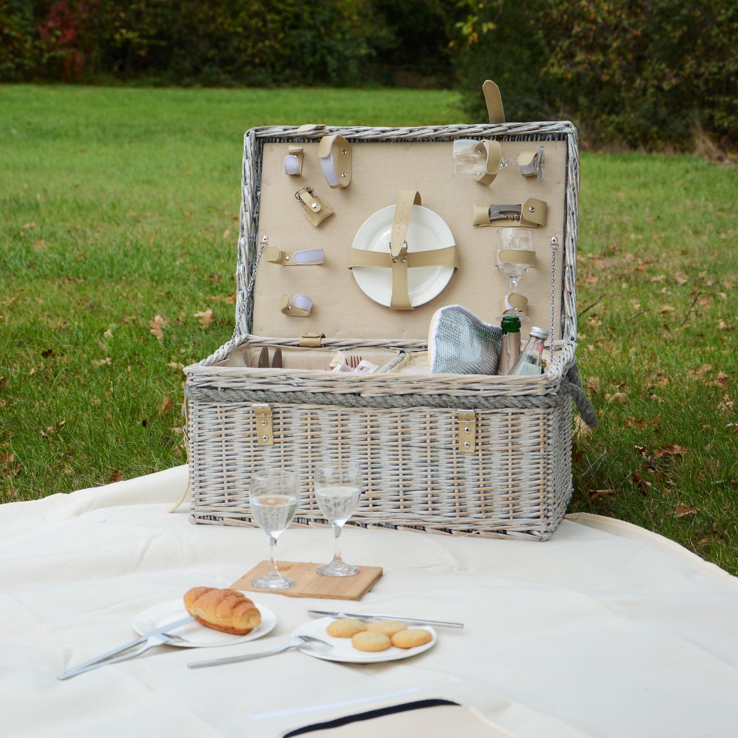 Picknickkorb mit Decke m Seilgriffe u Inhalt für 4 Pers natur