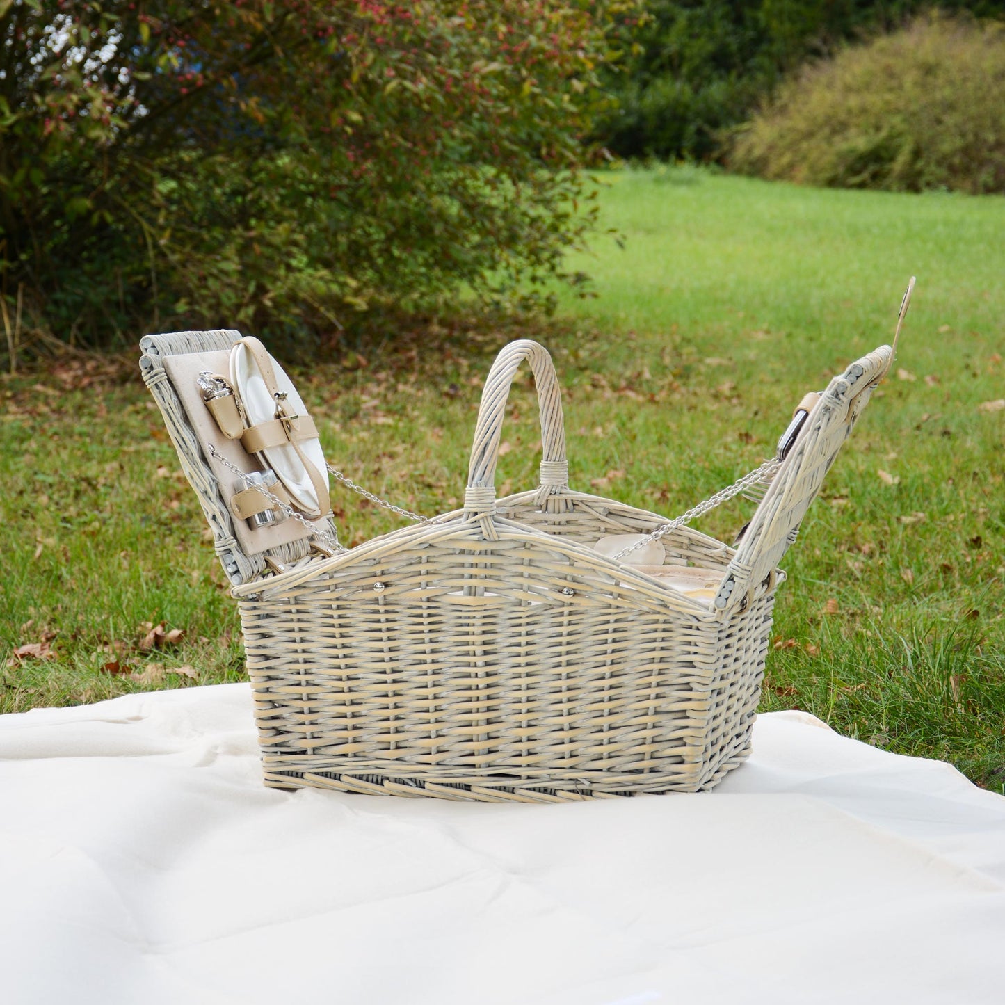 Picknickkorb mit Decke m Bügel u Inhalt für 2 Pers. grey white washed