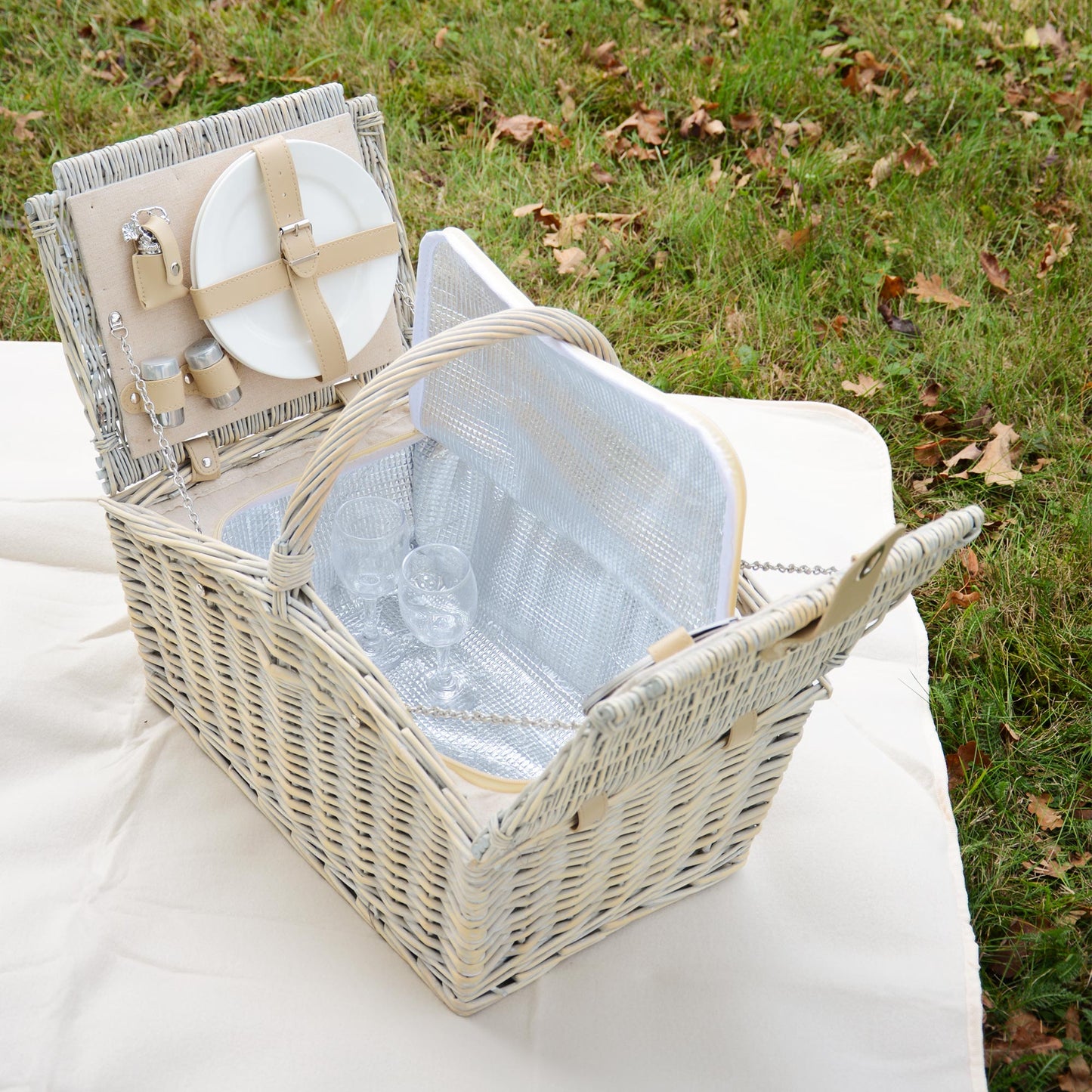 Picknickkorb mit Decke m Bügel u Inhalt für 2 Pers. grey white washed