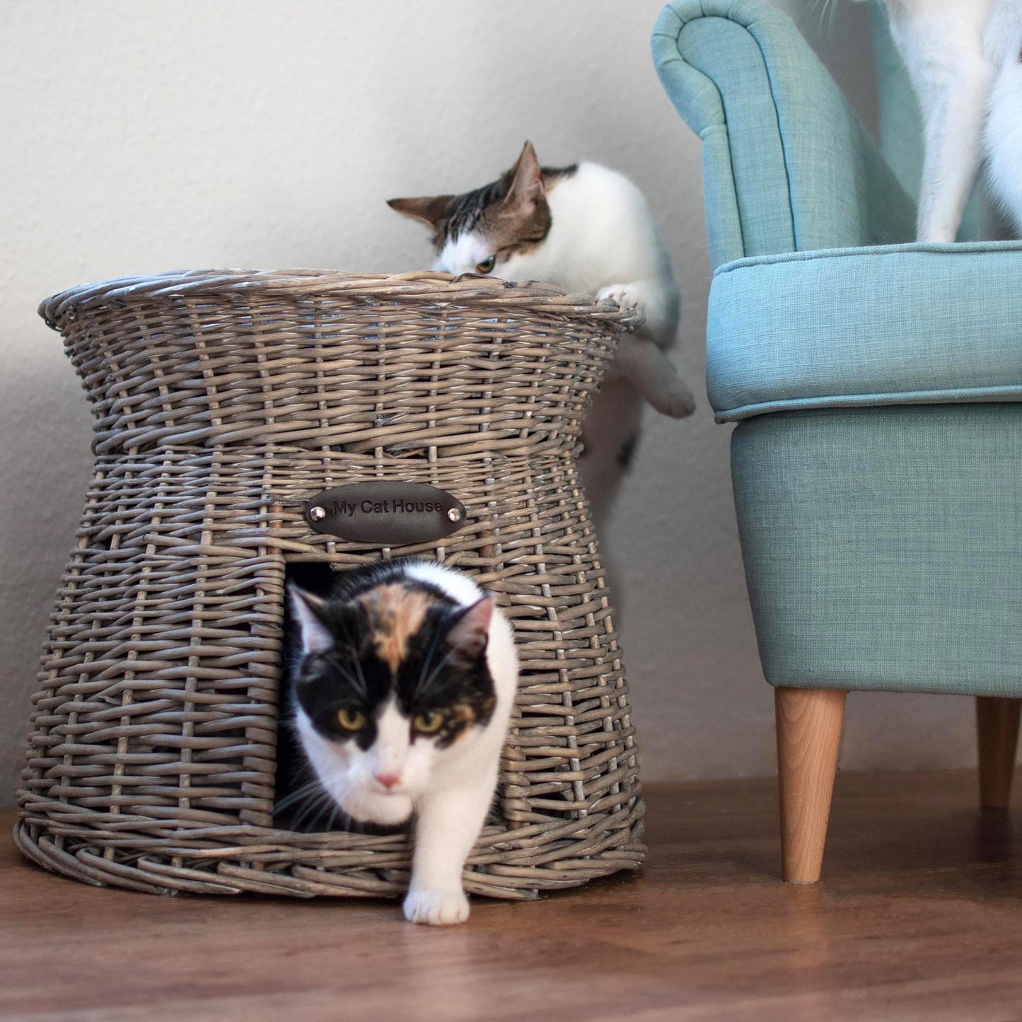 Katzenkörbchen, Katzenkorb, Katzenturm aus Rattan in Grau
