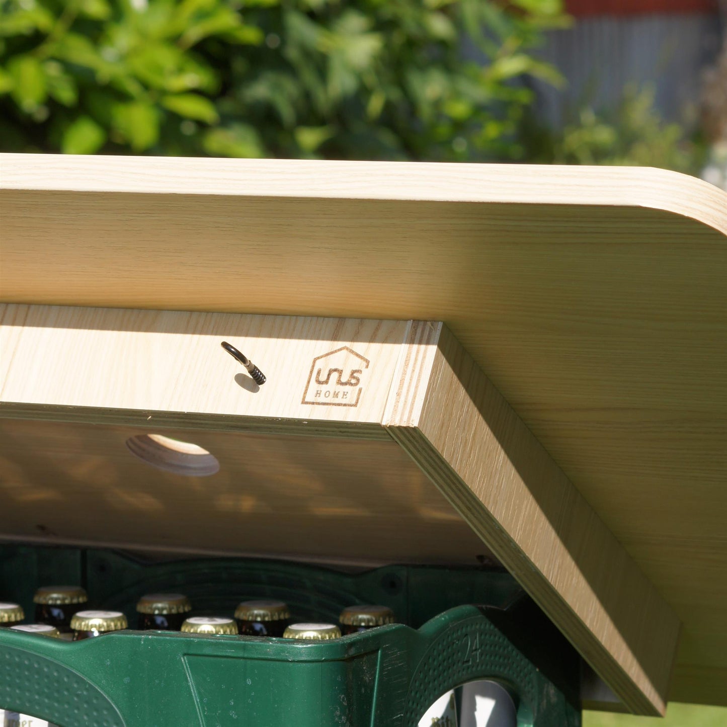 Bierkasten-Tischaufsatz für einen Stehtisch aus Holz