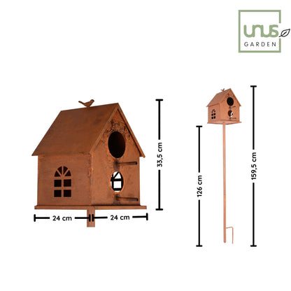 Vogelhaus mit Stab in rost