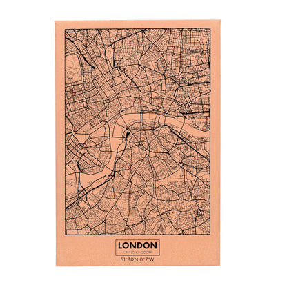 Rechteckiges Wandbild aus Kork mit schwarzem Stadtplan von London, darunter Schriftzug „London United Kingdom“ und Koordinaten 51°30&#039;N 0°7&#039;W.