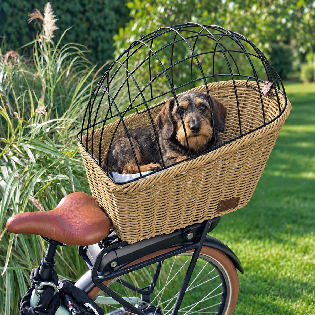 Hundefahrradkorb aus Weide für den Gepäckträger