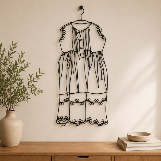 Metallkunst Kleid zum hängen in schwarz
