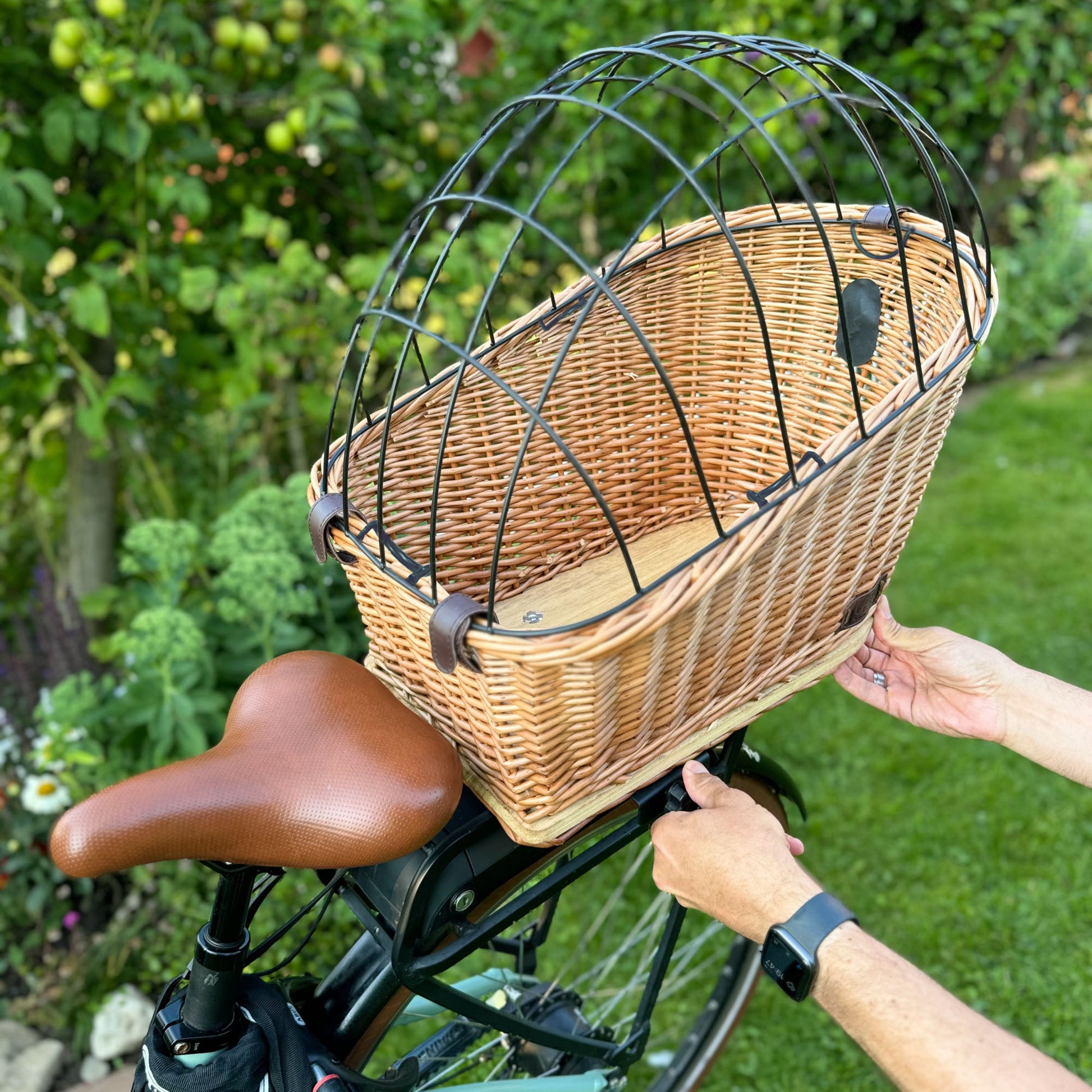 Hundefahrradkorb hinten aus Weide mit Gitter – UNUS
