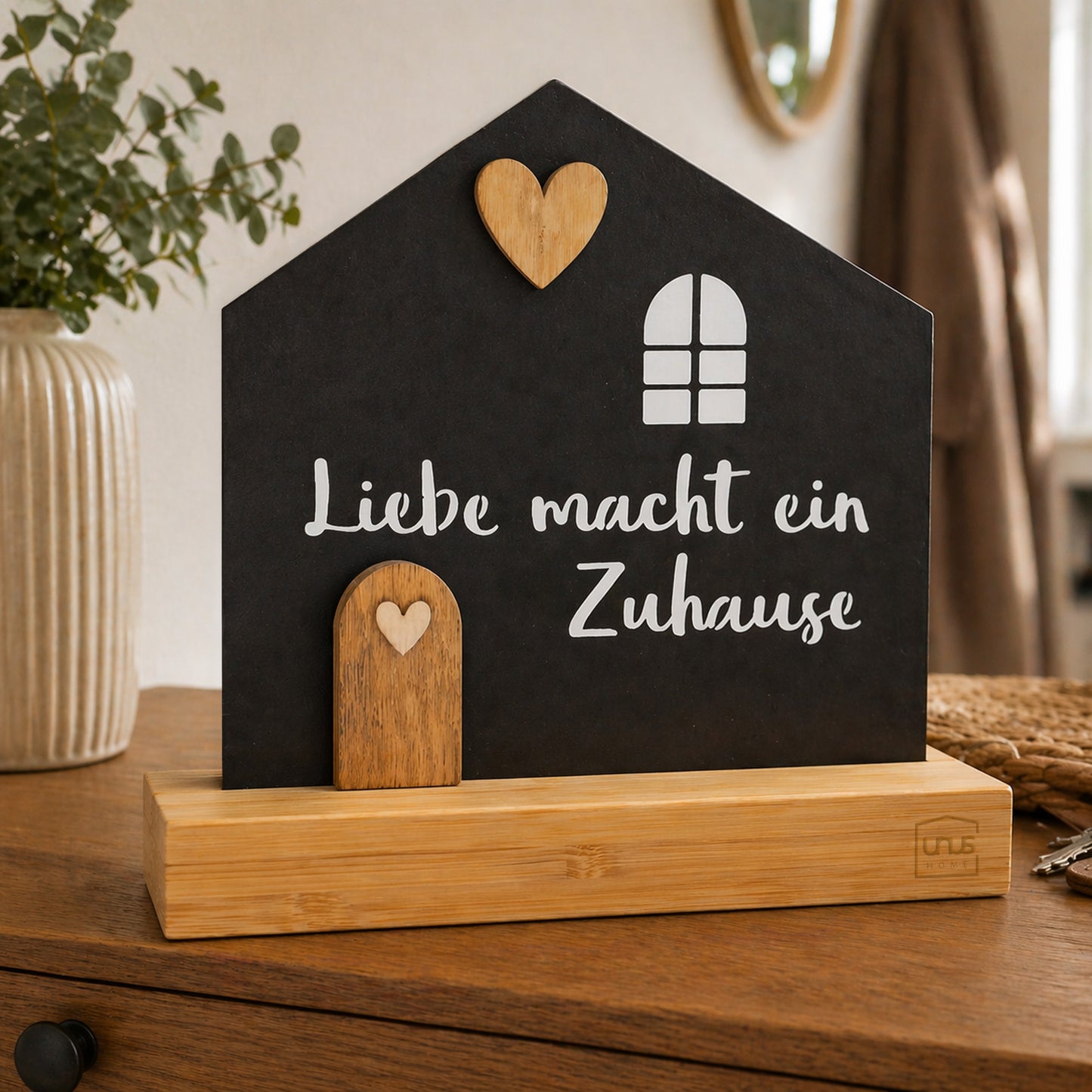 Aufsteller Haus mit Text "Liebe macht ein Zuhause"