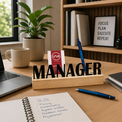 Organizer Schreibtisch aus Holz mit Kartenhalter und 3x Stiftlöchern mit Text "Manager"
