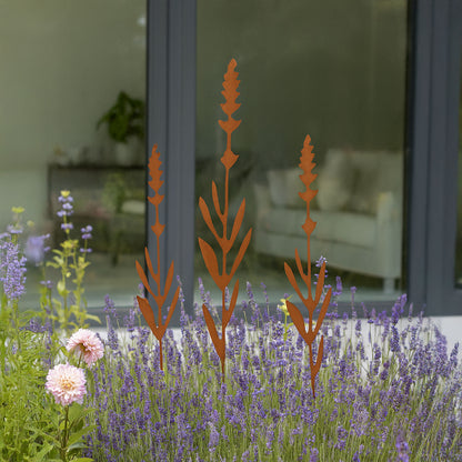Gartenstecker Blüte mit Knospen in rost