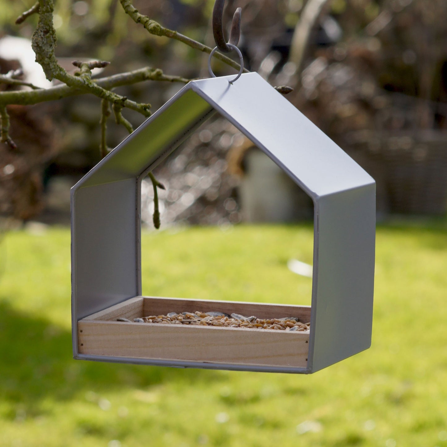 Vogelfutterhaus zum Aufhängen mit herausnehmbarer Futterschale