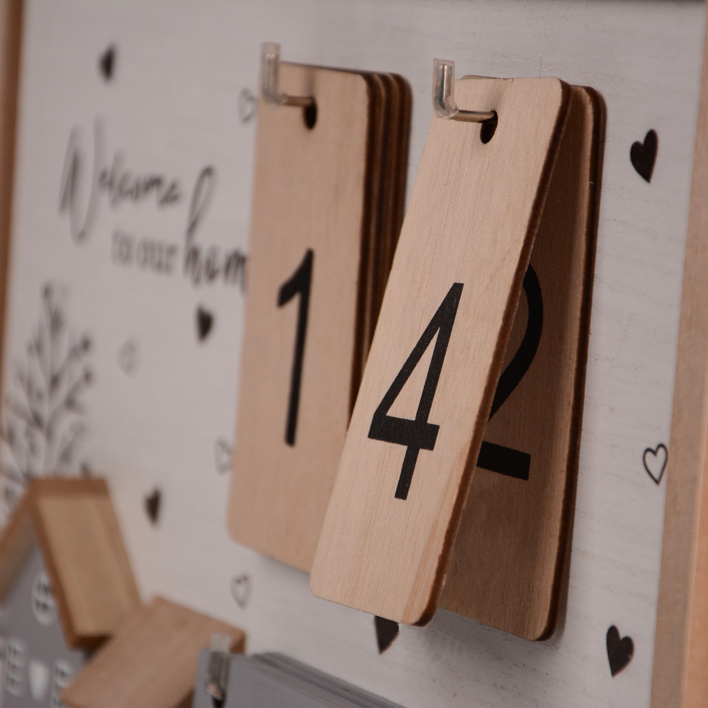 Holzkalender mit Häuser-Design