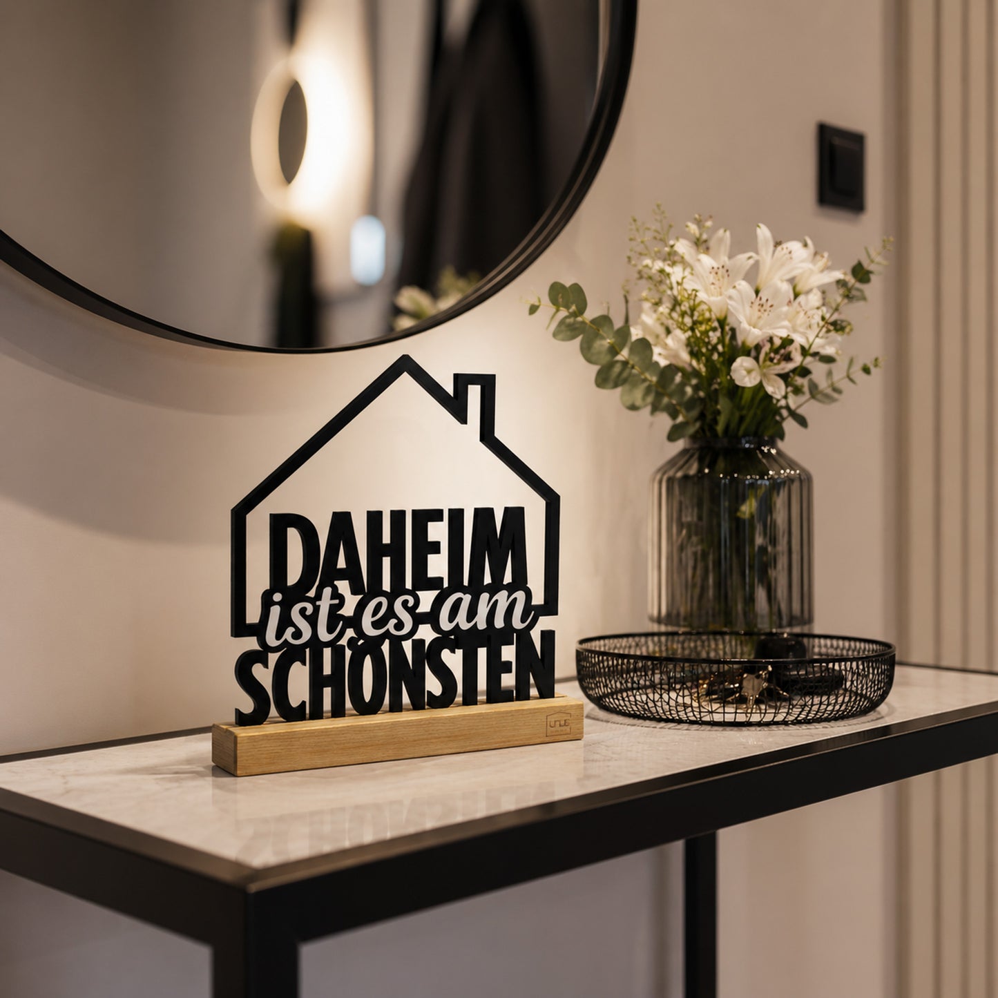 Aufsteller mit Text "Daheim ist es am schönsten"