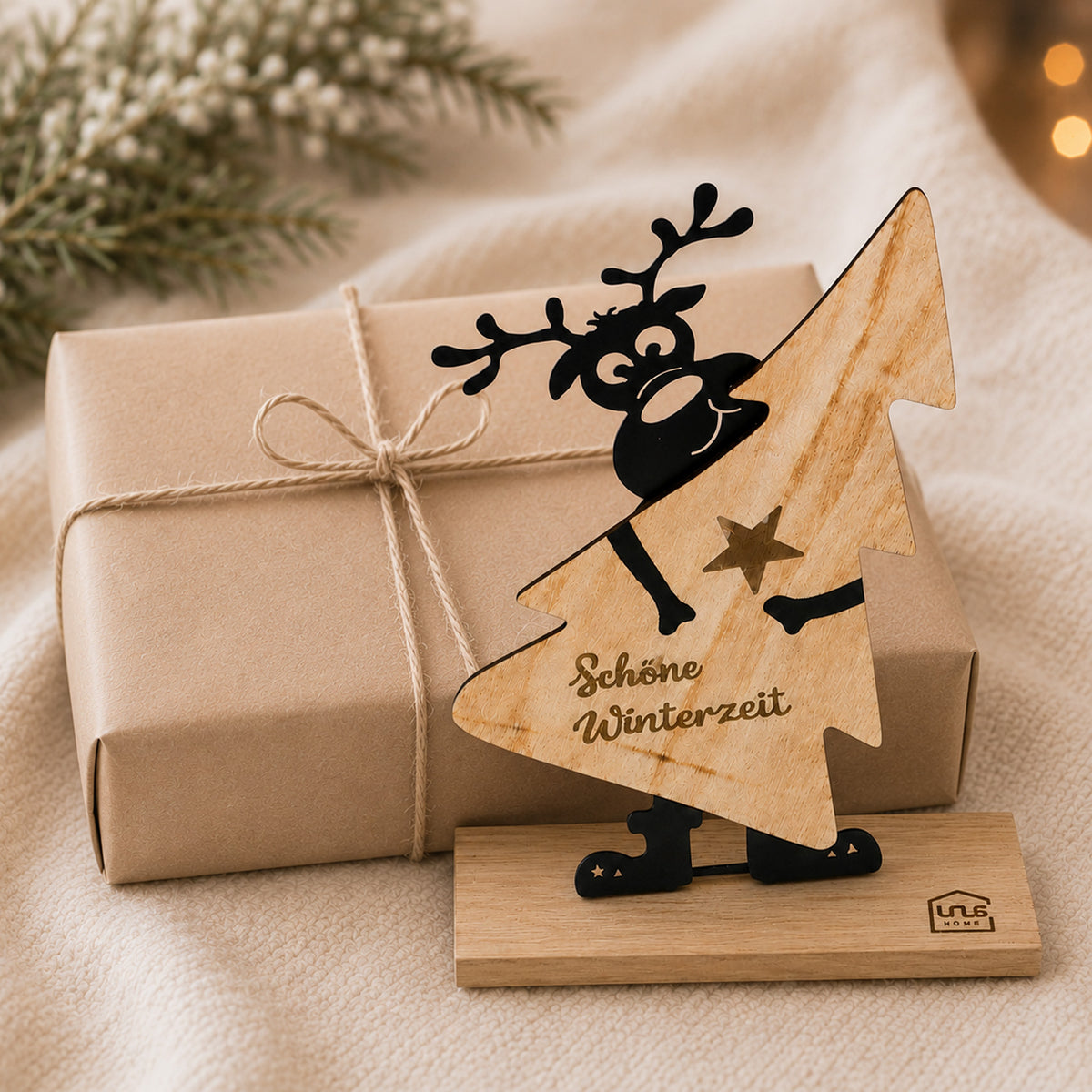 Aufsteller Rudi aus Holz Rentier mit Weihnachtsbaum
